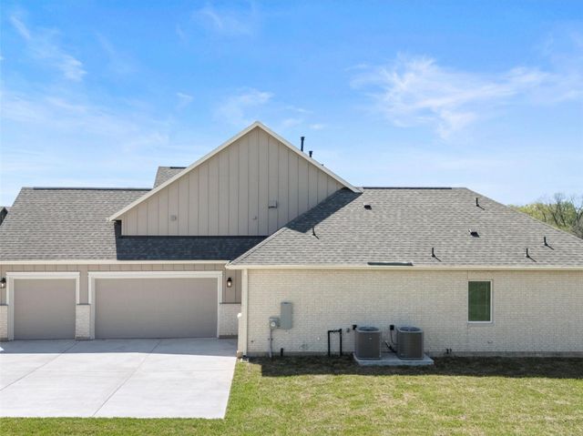 226 Hydrangea Drive, Smithville, TX 78957