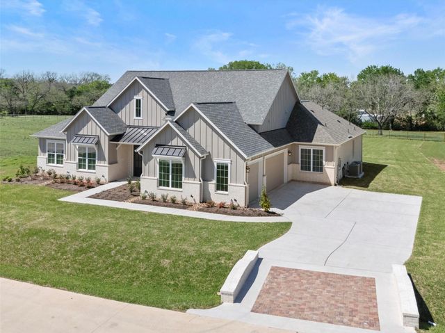 226 Hydrangea Drive, Smithville, TX 78957