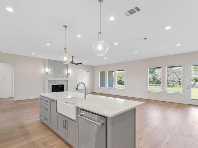 226 Hydrangea Drive, Smithville, TX 78957