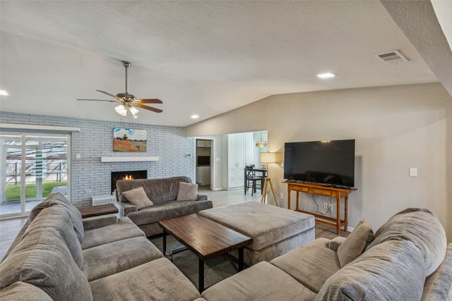 605 Meadow Heath Circle, Dallas, TX 75232