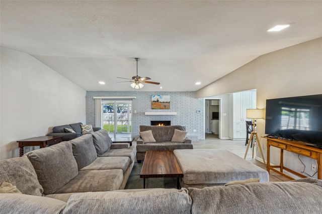 605 Meadow Heath Circle, Dallas, TX 75232