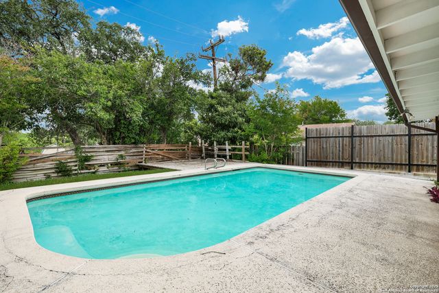 14320 Forum Rd, Universal City, TX 78148
