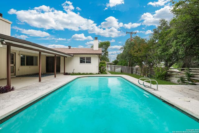 14320 Forum Rd, Universal City, TX 78148