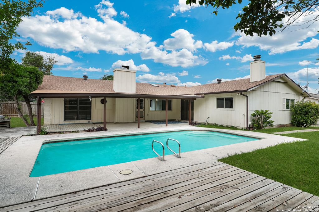 14320 Forum Rd, Universal City, TX 78148