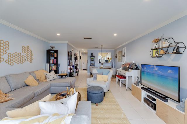 1225 NW 98th Ter 144, Pembroke Pines, FL 33024