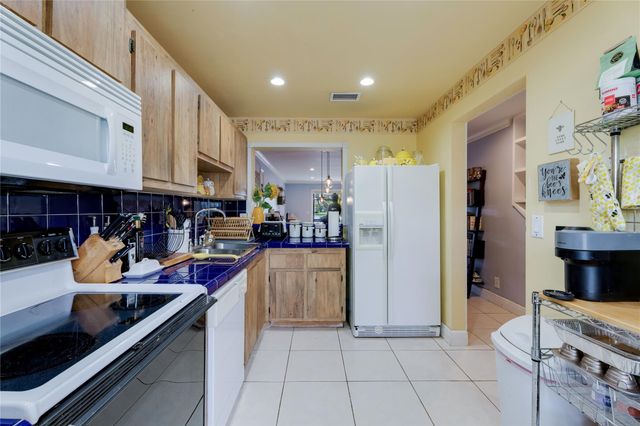 1225 NW 98th Ter 144, Pembroke Pines, FL 33024