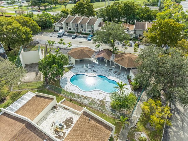 1225 NW 98th Ter 144, Pembroke Pines, FL 33024