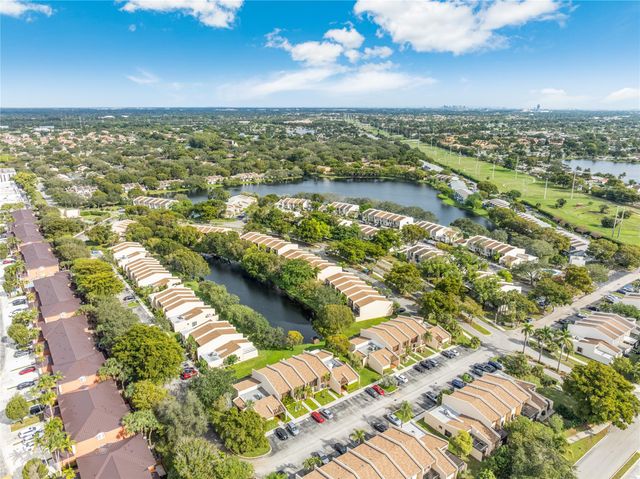 1225 NW 98th Ter 144, Pembroke Pines, FL 33024