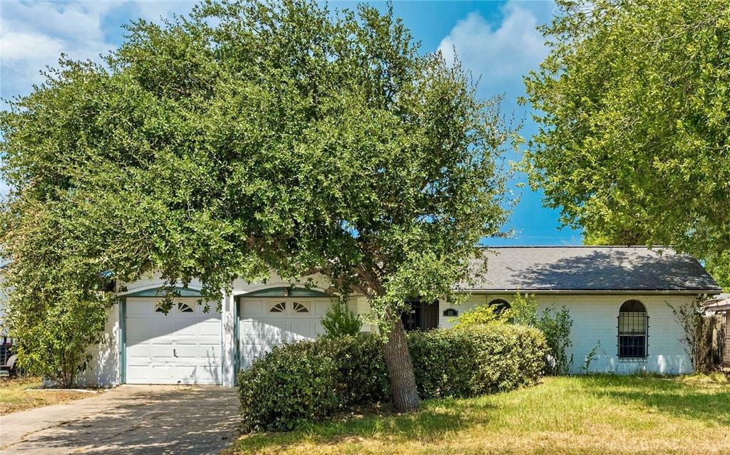 213 Blanco Dr, Portland, TX 78374 — exterior