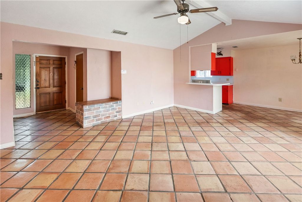 213 Blanco Dr, Portland, TX 78374 — photo 2