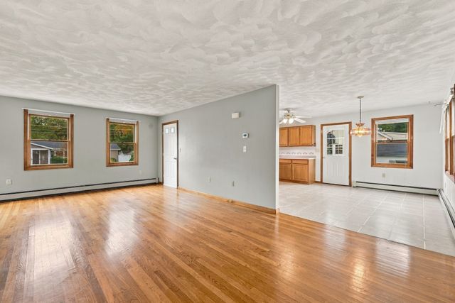 21 Bridle Rd, Billerica, MA 01821