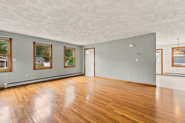 21 Bridle Rd, Billerica, MA 01821