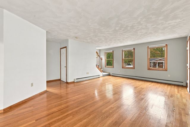 21 Bridle Rd, Billerica, MA 01821