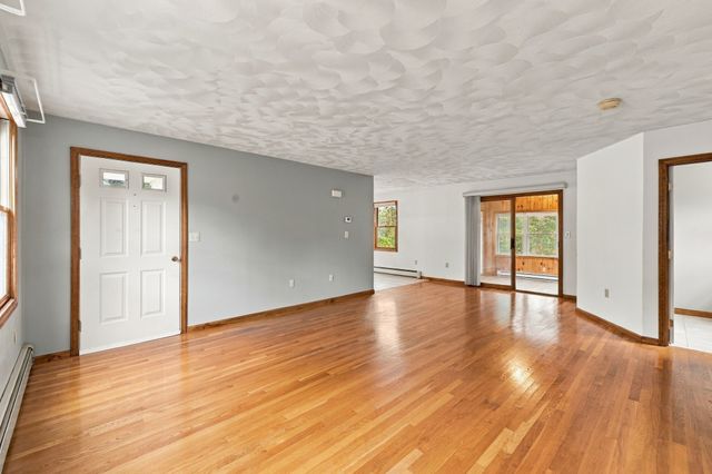 21 Bridle Rd, Billerica, MA 01821