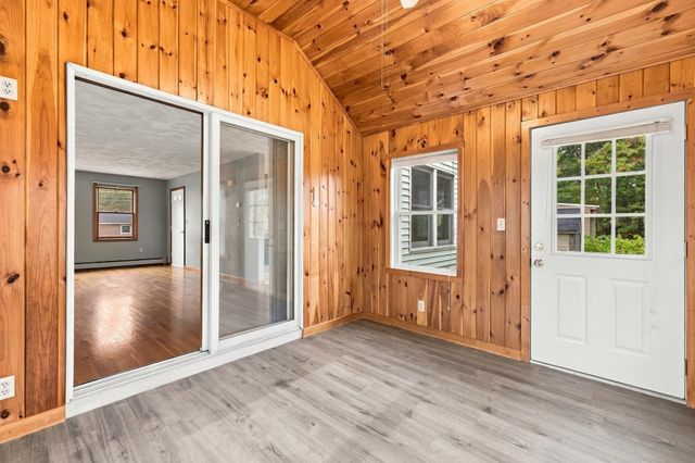 21 Bridle Rd, Billerica, MA 01821