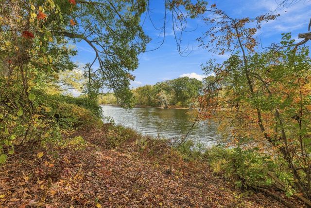21 Bridle Rd, Billerica, MA 01821
