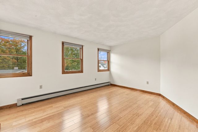 21 Bridle Rd, Billerica, MA 01821