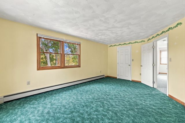 21 Bridle Rd, Billerica, MA 01821