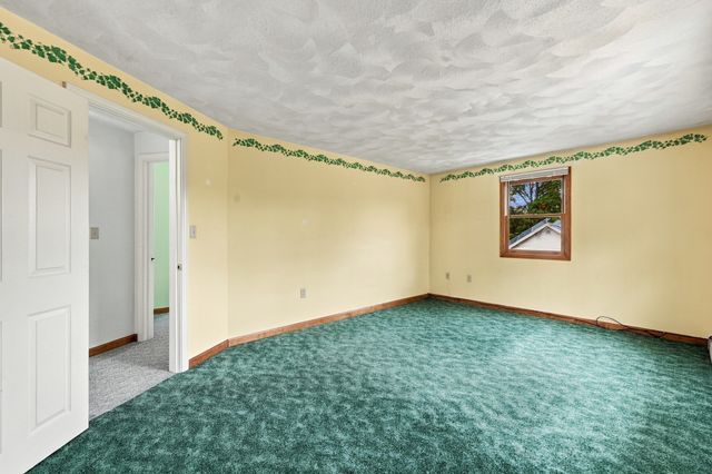 21 Bridle Rd, Billerica, MA 01821