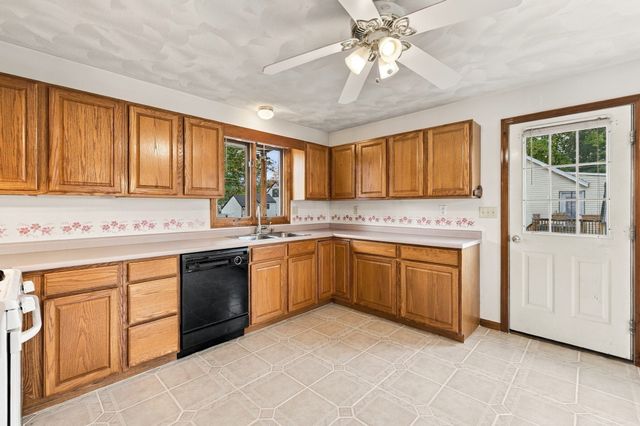 21 Bridle Rd, Billerica, MA 01821