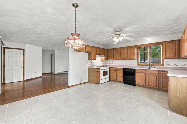 21 Bridle Rd, Billerica, MA 01821