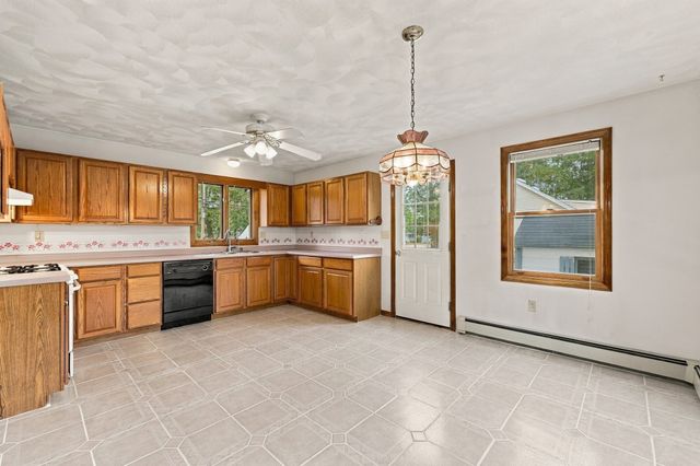 21 Bridle Rd, Billerica, MA 01821