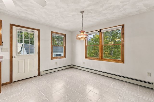 21 Bridle Rd, Billerica, MA 01821