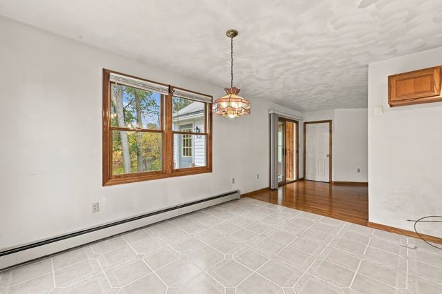 21 Bridle Rd, Billerica, MA 01821