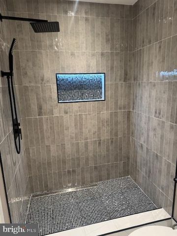 9132 AYRDALE CRESCENT, Philadelphia, PA 19128