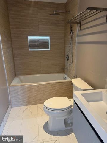 9132 AYRDALE CRESCENT, Philadelphia, PA 19128