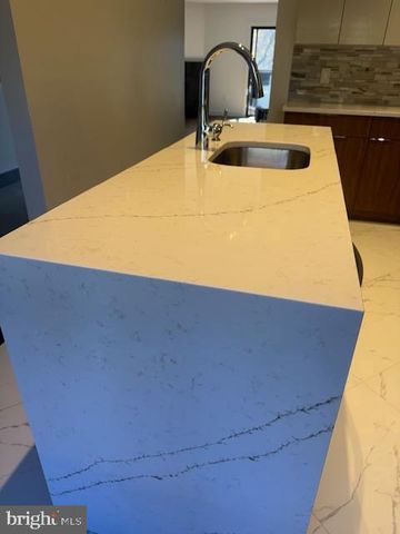 9132 AYRDALE CRESCENT, Philadelphia, PA 19128