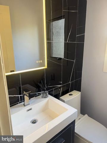 9132 AYRDALE CRESCENT, Philadelphia, PA 19128