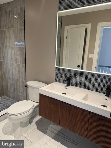 9132 AYRDALE CRESCENT, Philadelphia, PA 19128