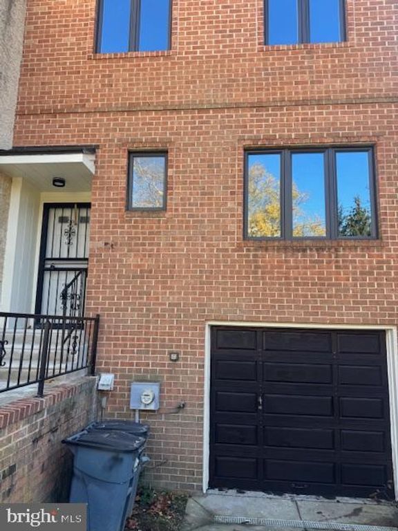 9132 AYRDALE CRESCENT, Philadelphia, PA 19128