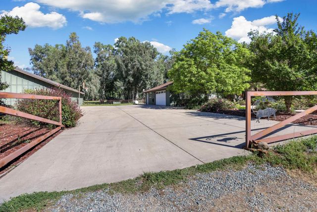 11919 Kirkwood St, Herald, CA 95638