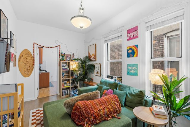 328 E 73rd St Apt 5B, New York City, NY 10021