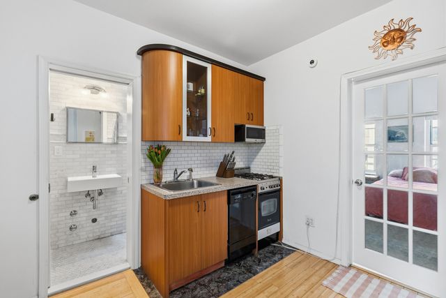 328 E 73rd St Apt 5B, New York City, NY 10021