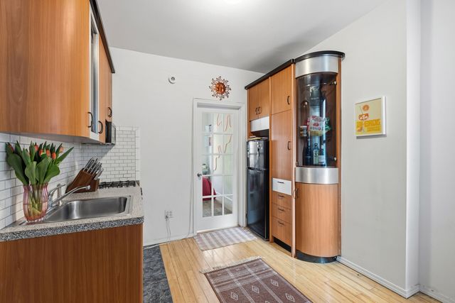 328 E 73rd St Apt 5B, New York City, NY 10021
