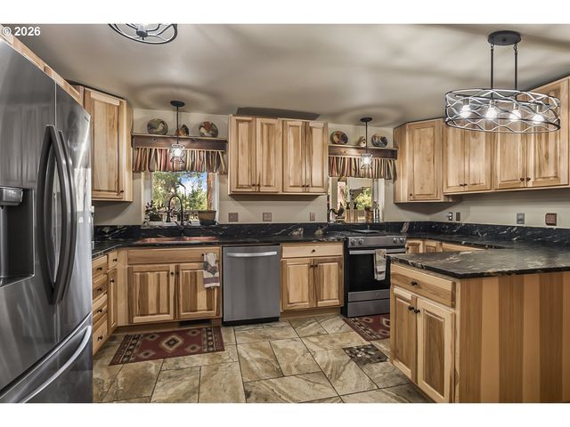 15730 JACKPINE Rd, La Pine, OR 97739