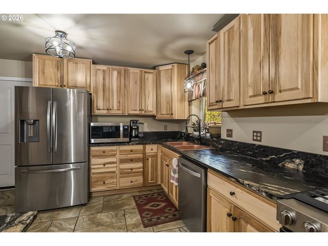15730 JACKPINE Rd, La Pine, OR 97739