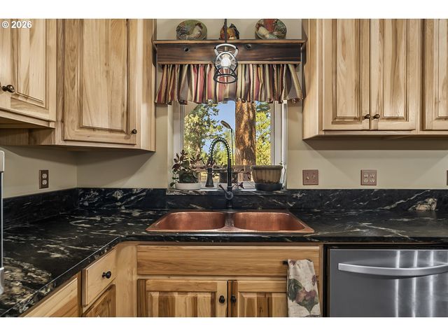 15730 JACKPINE Rd, La Pine, OR 97739