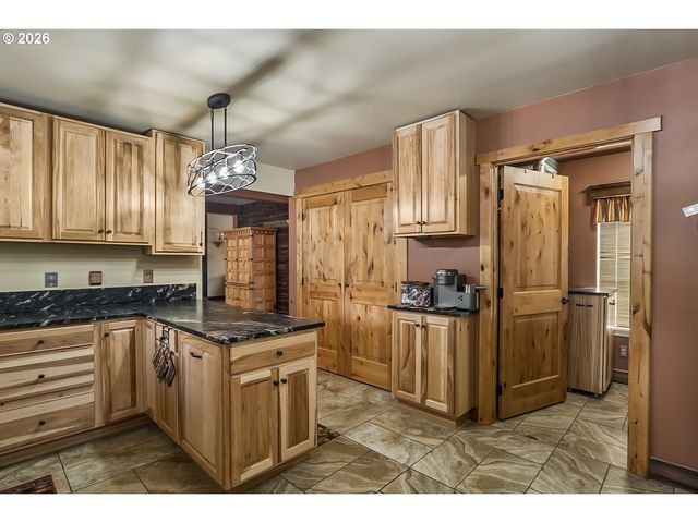 15730 JACKPINE Rd, La Pine, OR 97739