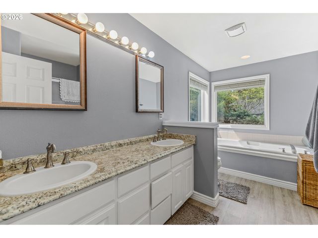 17377 WAKE ROBIN Cir, Oregon City, OR 97045