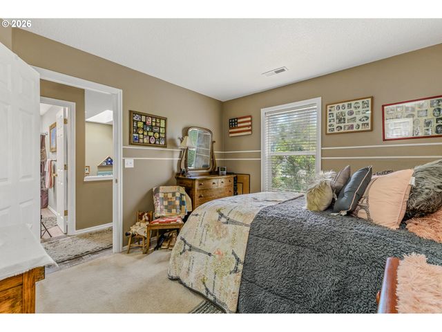 17377 WAKE ROBIN Cir, Oregon City, OR 97045