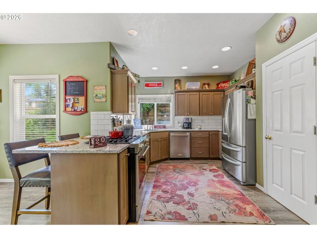 17377 WAKE ROBIN Cir, Oregon City, OR 97045