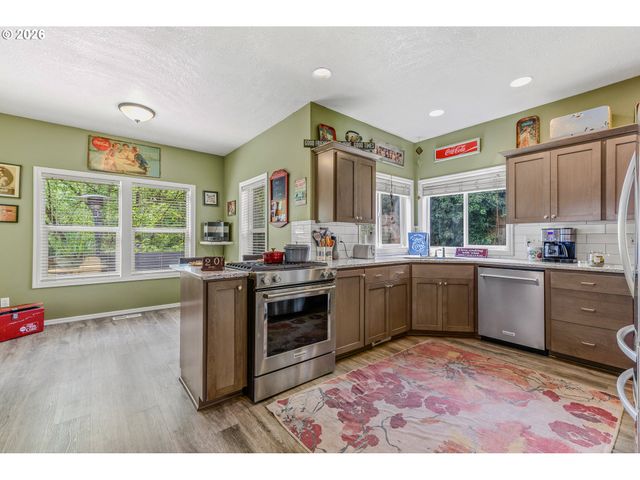 17377 WAKE ROBIN Cir, Oregon City, OR 97045