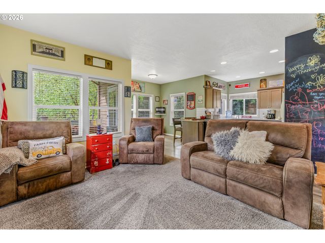 17377 WAKE ROBIN Cir, Oregon City, OR 97045