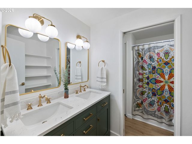 15120 Sw BARLOW Ct, Beaverton, OR 97007