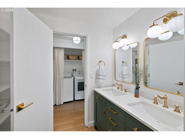 15120 Sw BARLOW Ct, Beaverton, OR 97007