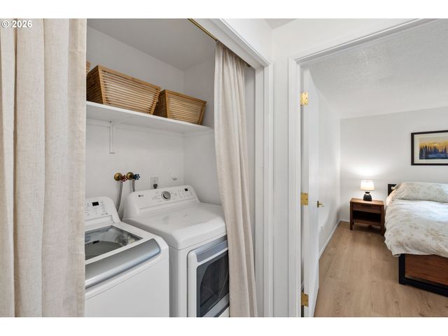 15120 Sw BARLOW Ct, Beaverton, OR 97007